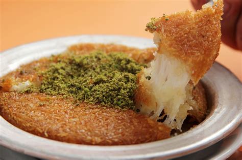 Learn About the Popular Luscious Turkish Dessert,。